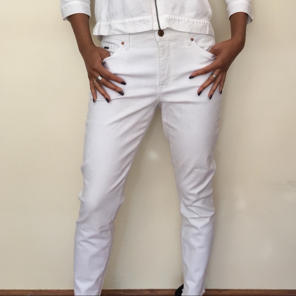 NWOT Nine West White Straight Leg Skinny Jeans